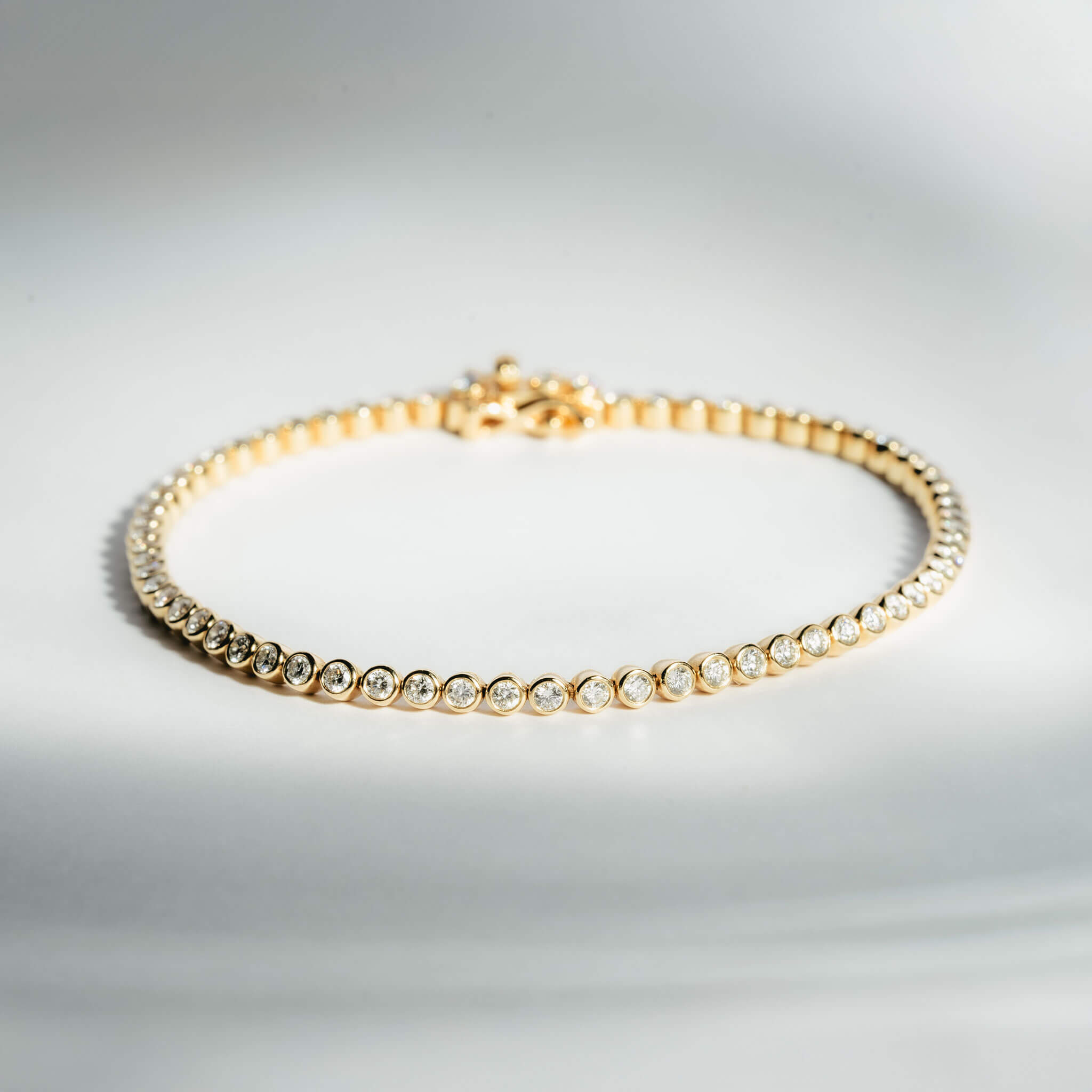 Clara – Slim Bezel Tennis Bracelet