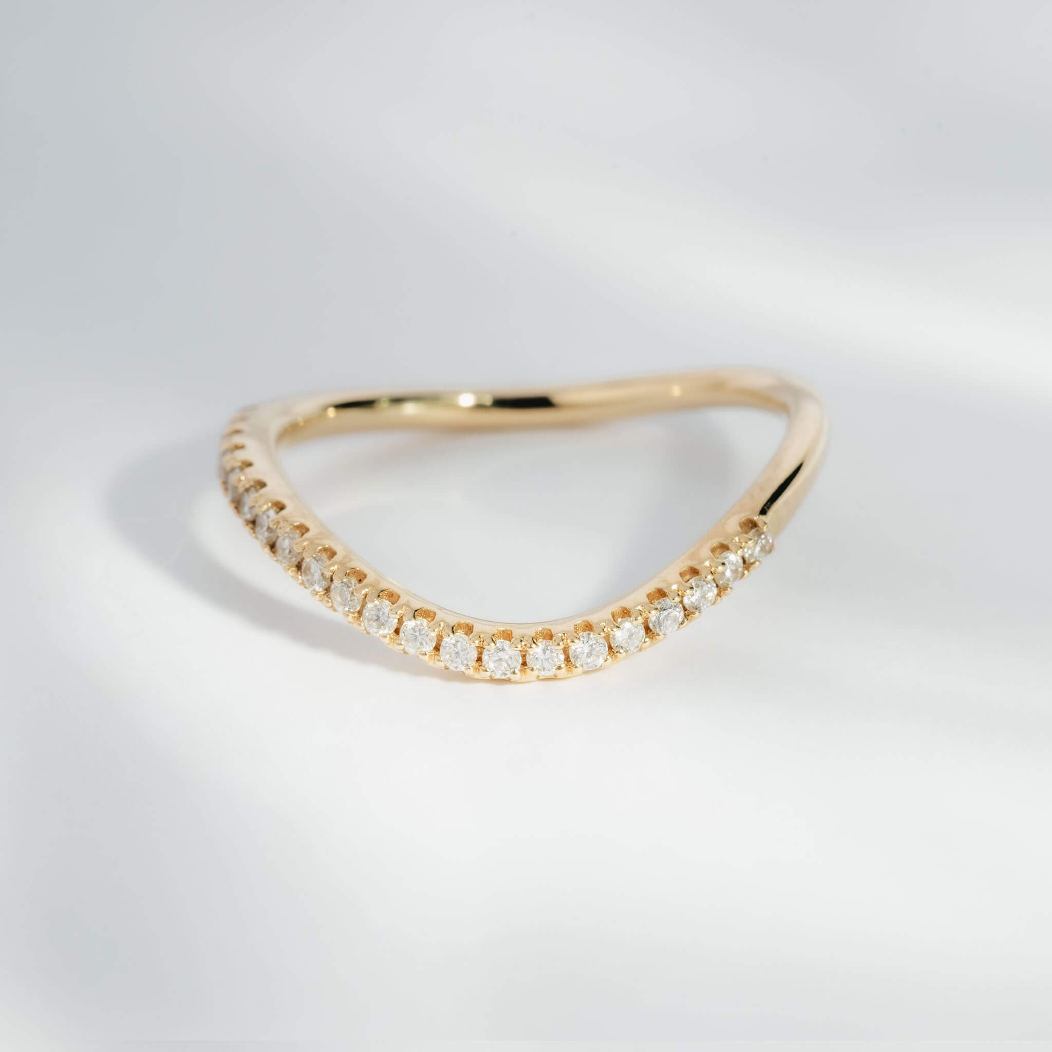 Leo – Curved Dome Diamond Ring Gold