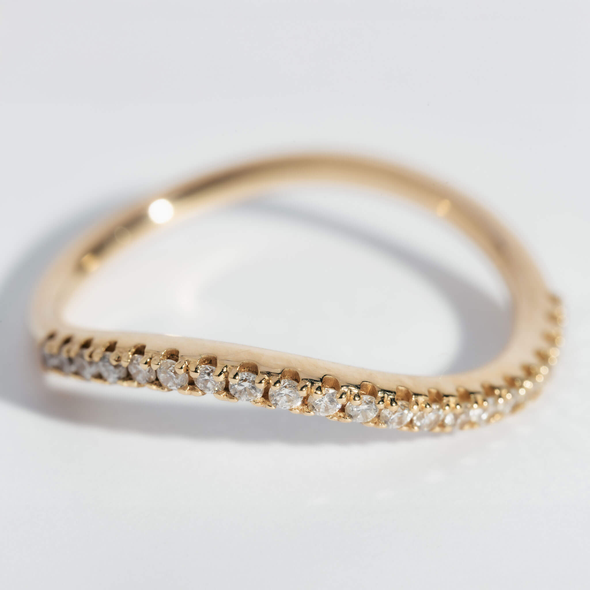 Leo – Curved Dome Diamond Ring Gold