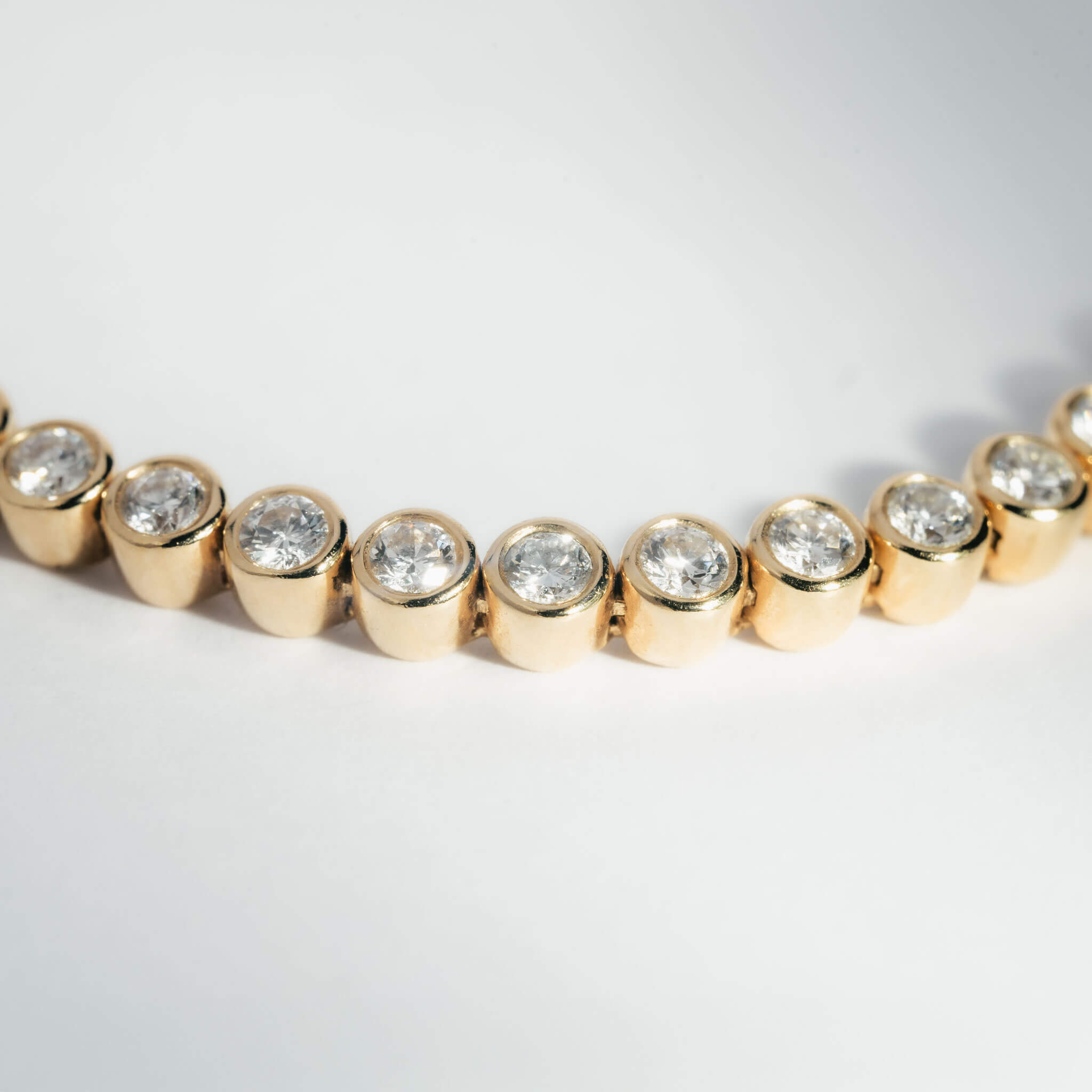 Clara – Slim Bezel Tennis Bracelet