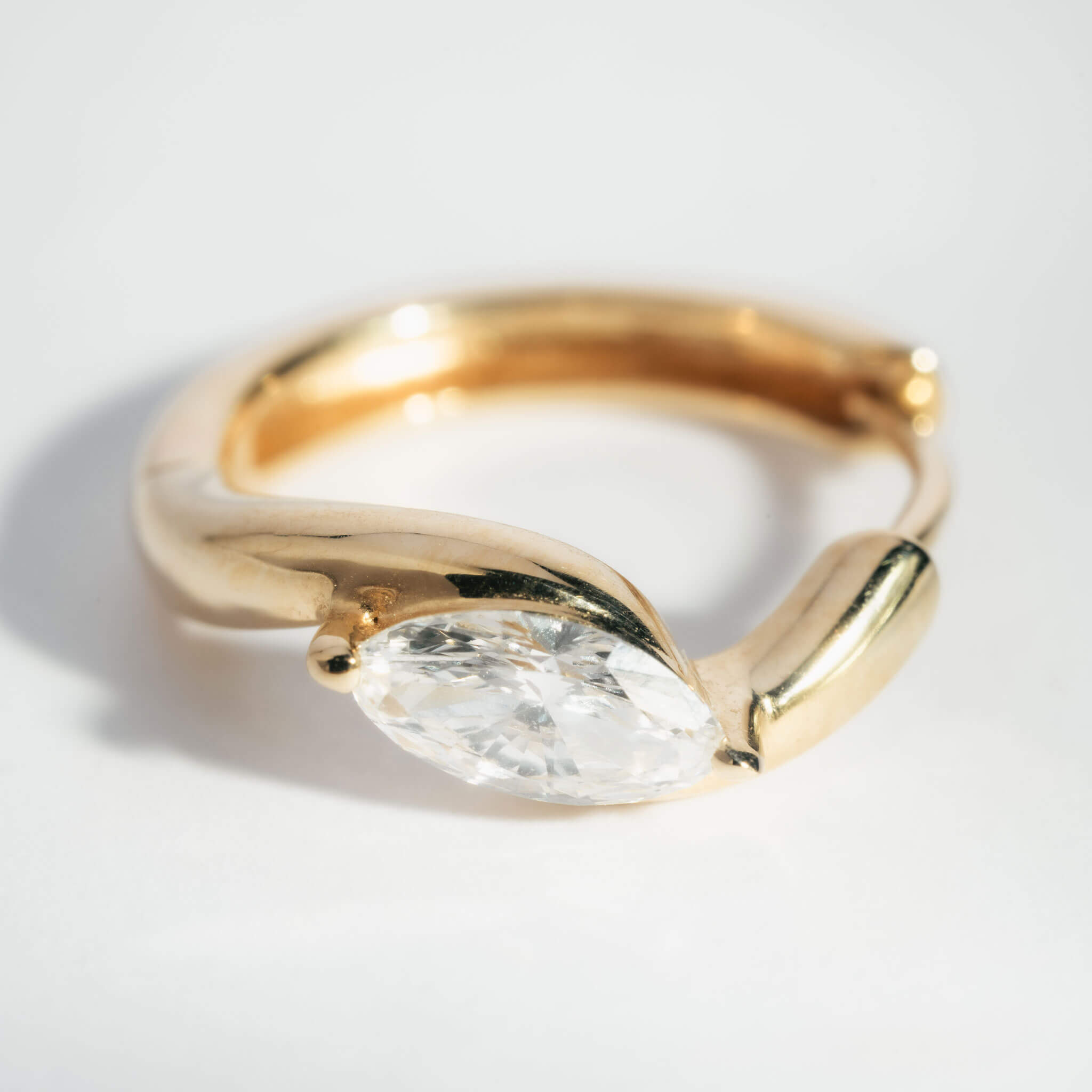 Luna – Chunky Marquise Huggies