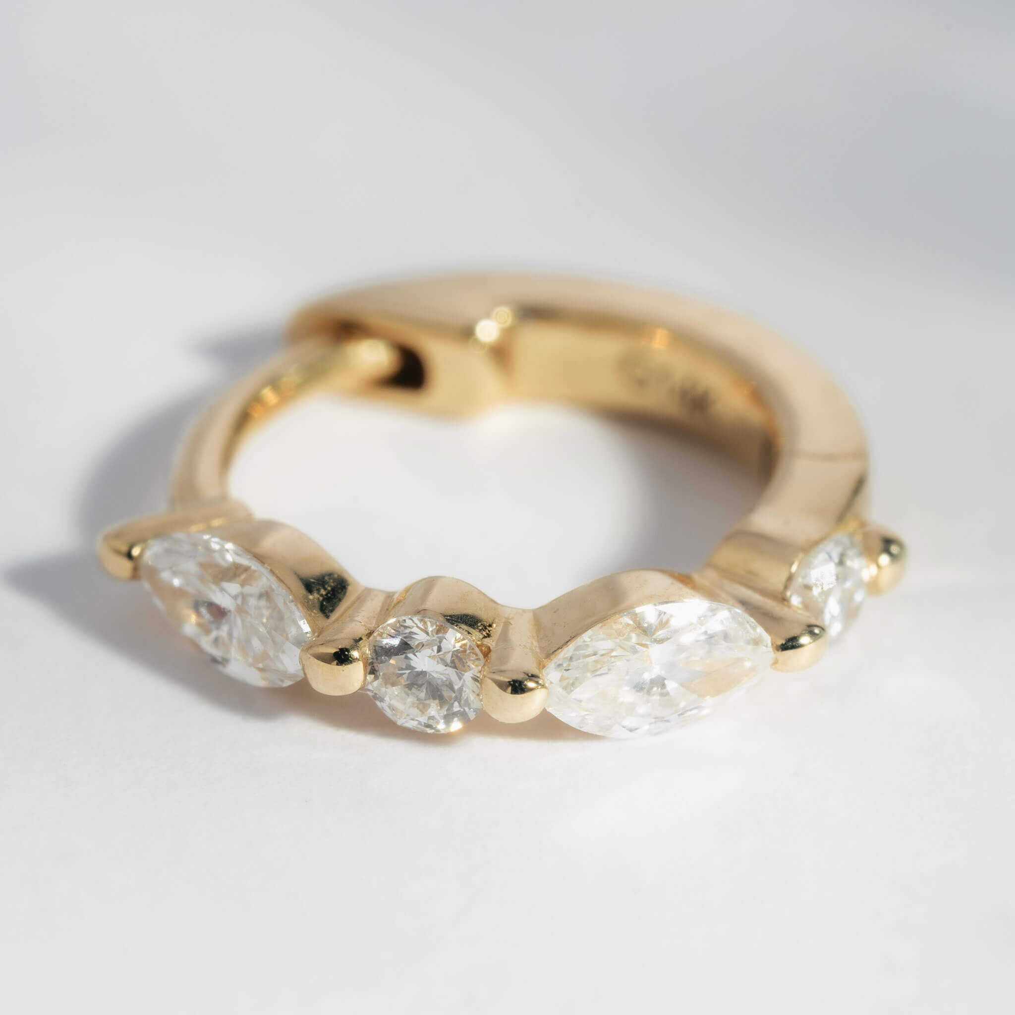 Rosa – Slim Marquise Huggies